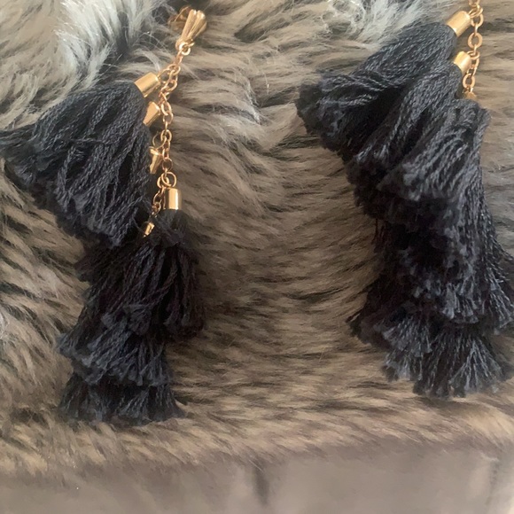 Black tassel earrings - Picture 5 of 5